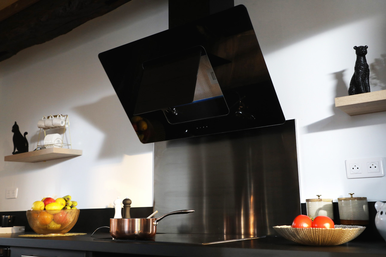 découvrez notre sélection de tuiles pour hottes de cuisine, alliant esthétique et fonctionnalité. transformez votre espace culinaire avec style à l'aide de nos matériaux de qualité, parfaits pour un aménagement moderne.