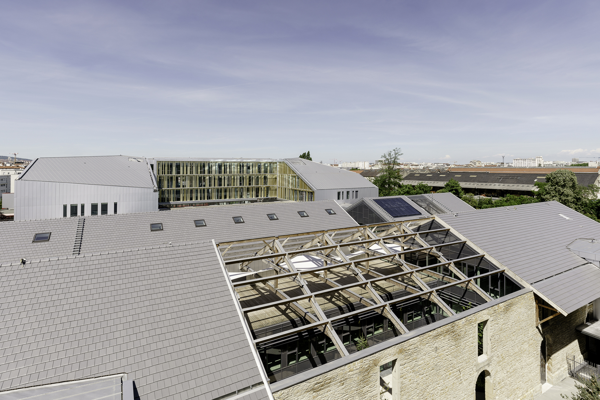 découvrez la tuile hp10, une solution moderne et esthétique pour tous vos projets de toiture. sa durabilité et son design innovant s'intègrent parfaitement à tout type de construction, tout en offrant une protection optimale contre les intempéries.