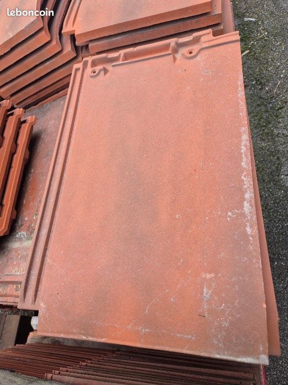 découvrez la tuile hp10, un choix idéal pour vos projets de construction et de rénovation. alliant esthétisme et performance, cette tuile offre une excellente résistance aux intempéries et une large gamme de couleurs pour s'adapter à tous les styles architecturaux.