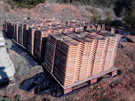 découvrez les tuiles lafarge, synonyme de qualité et d'innovation dans le secteur de la couverture. idéales pour embellir votre toiture tout en garantissant une protection durable et efficace contre les intempéries. parfaites pour tous les styles architecturaux, les tuiles lafarge allient performance et esthétique.