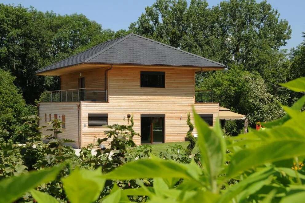 découvrez la tuile volnay, un matériau de couverture alliant esthétisme et durabilité. parfait pour les toitures, elle offre une protection efficace contre les intempéries tout en apportant une touche d'élégance à votre maison. idéale pour les projets de construction ou de rénovation.