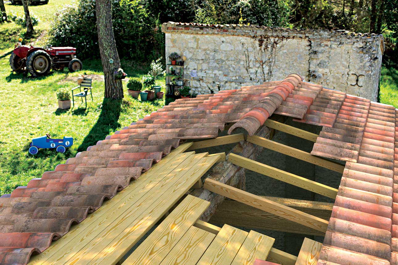 découvrez les tuiles canal volige, un choix esthétique et pratique pour votre toiture. alliant tradition et modernité, ces tuiles offrent une excellente protection contre les intempéries tout en apportant du charme à votre maison. idéales pour les projets de rénovation ou de construction, elles s'adaptent à tous les styles architecturaux.