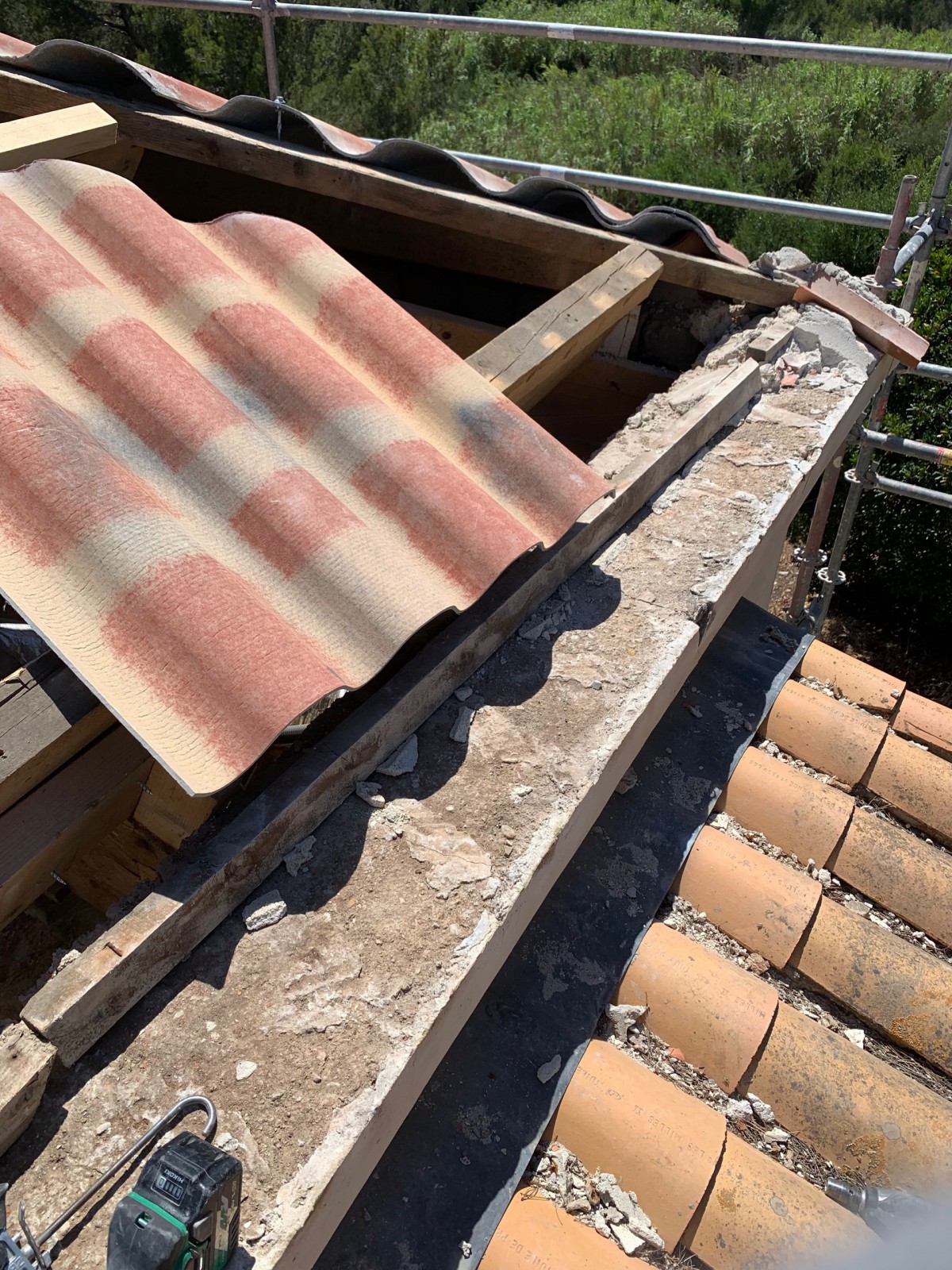 découvrez les tuiles fibro-ciment, un choix durable et esthétique pour votre toiture. résistantes aux intempéries et faciles à entretenir, elles offrent une solution idéale pour protéger votre maison tout en ajoutant une touche moderne à votre architecture.