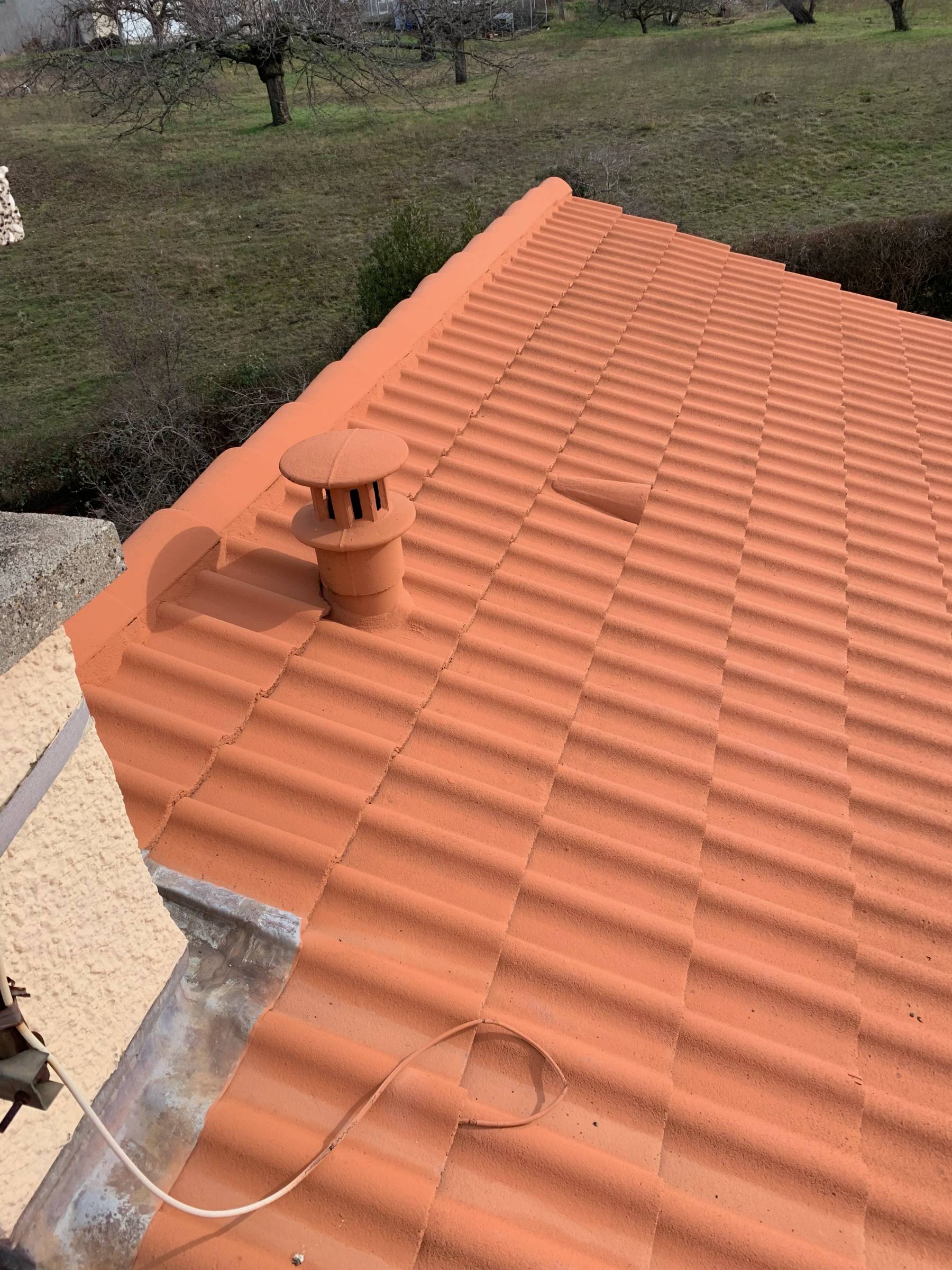 découvrez les tuiles en fibro-ciment, un choix durable et esthétique pour votre toiture. résistantes aux intempéries et faciles à entretenir, elles allient performance et design pour sublimer votre maison.