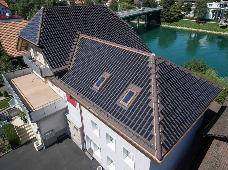 découvrez les tuiles tesla, une solution innovante pour le revêtement de toit alliant esthétique moderne et performance énergétique. transformez votre maison tout en produisant de l'énergie solaire grâce à un design élégant et durable.