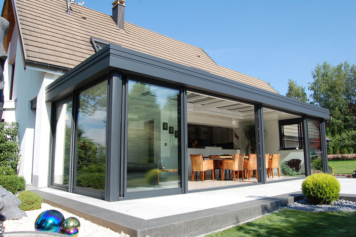 découvrez les avantages d'une véranda solaire, un espace lumineux et écoénergétique qui apporte confort et esthétique à votre maison. profitez de la chaleur naturelle du soleil tout en réduisant votre empreinte carbone.