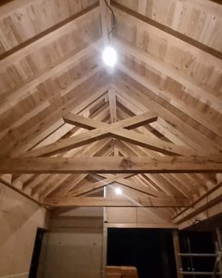 découvrez notre guide complet sur la volige toiture, un élément essentiel pour garantir la solidité et l'esthétique de votre couverture. informez-vous sur les types de voliges, leur installation et leur entretien pour un toit durable et performant.