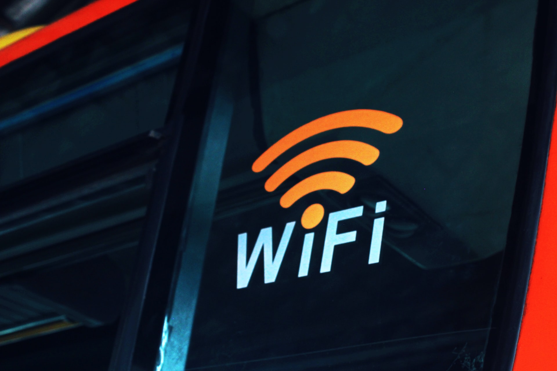 découvrez le monde du wifi : des conseils pour optimiser votre connexion, des astuces sur les différents appareils compatibes et des solutions aux problèmes courants pour naviguer en toute sérénité.