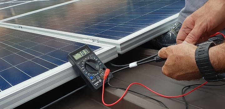 découvrez comment l'autoconsommation photovoltaïque peut transformer votre consommation d'énergie. optez pour des solutions durables et économiques en produisant votre propre électricité grâce aux panneaux solaires. économisez sur vos factures tout en contribuant à un avenir énergétique plus vert.