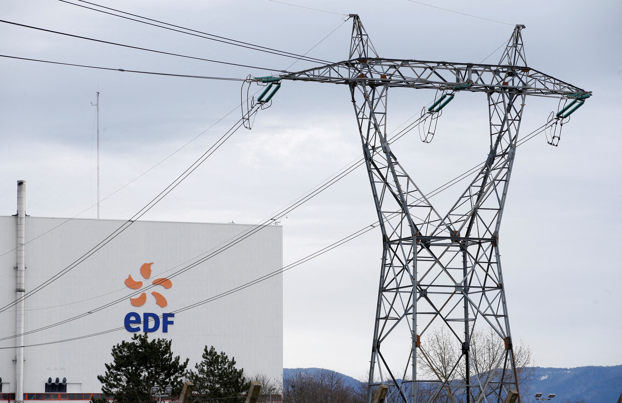 découvrez les causes et les solutions concernant la baisse de tension edf. retrouvez des conseils pratiques pour gérer votre consommation d'électricité et assurer une alimentation électrique stable dans votre foyer.