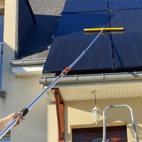 découvrez notre balai spécialement conçu pour le nettoyage des panneaux solaires. optimisez l'efficacité de vos installations photovoltaïques grâce à cet outil pratique et léger, idéal pour un entretien facile et rapide.