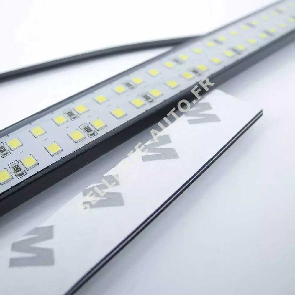 découvrez notre barrette 12v, idéale pour alimenter vos appareils électroniques avec efficacité et sécurité. parfaite pour vos projets de bricolage ou d'installation, elle assure une performance optimale et une connectivité fiable. profitez d'une solution pratique et puissante pour tous vos besoins électriques.