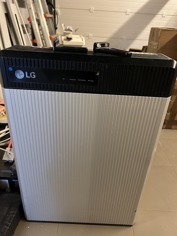 découvrez la batterie lg chem 13 kwh, une solution de stockage d'énergie performante et fiable, idéale pour optimiser votre consommation énergétique et maximiser l'autonomie de vos systèmes d'alimentation, que ce soit pour votre maison ou votre entreprise.