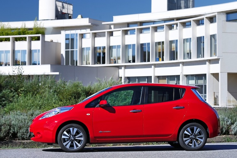 découvrez tout sur la batterie de la nissan leaf : caractéristiques, performance et conseils d'entretien pour maximiser l'autonomie de votre véhicule électrique.