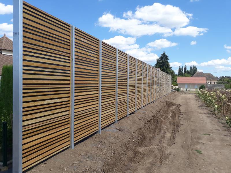 découvrez des solutions pour réduire le bruit des clôtures et améliorer votre confort au jardin. apprenez à choisir des matériaux et techniques efficaces pour minimiser les nuisances sonores.