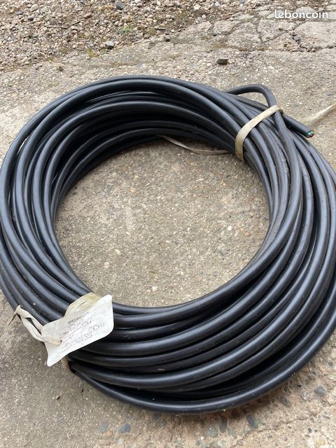 découvrez notre câble électrique 6mm² de 50 mètres, idéal pour vos projets de bricolage et d'installation. résistant et flexible, il assure une conduction optimale. parfait pour les professionnels et les amateurs, ce câble répond à toutes vos attentes en matière de sécurité et de performance.