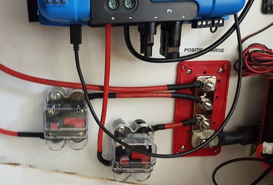 découvrez comment calculer le bon câble pour une installation en 12v. nos conseils vous aideront à choisir la section adéquate pour une performance optimale et une sécurité accrue.