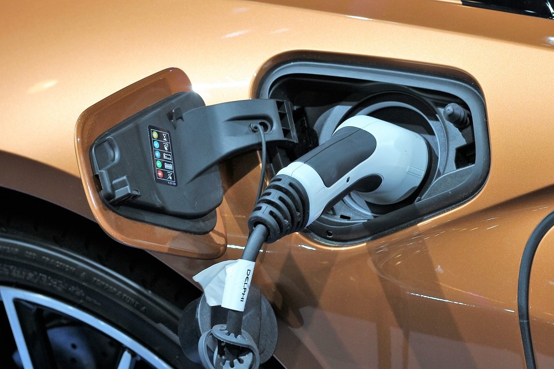 découvrez tout ce qu'il faut savoir sur la charge des voitures électriques : types de bornes, conseils d'utilisation, astuces pour optimiser votre temps de charge et garantir une autonomie optimale pour vos trajets.