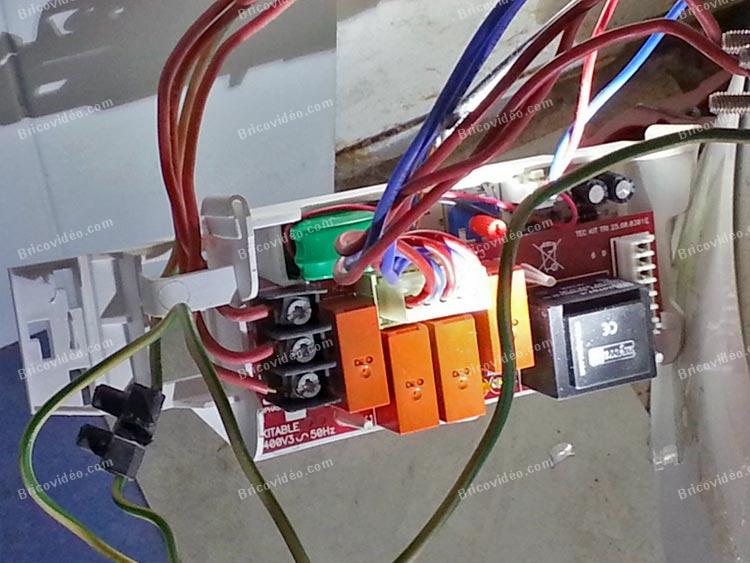 découvrez les causes du clignotement vert de votre chauffe-eau et apprenez à résoudre ce problème pour assurer un fonctionnement optimal de votre appareil. conseils pratiques et solutions pour un usage efficace!