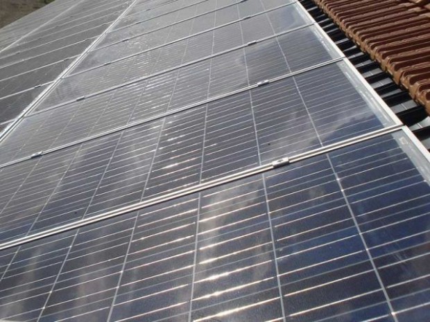 découvrez les coûts associés à l'installation de panneaux photovoltaïques et les économies d'énergie qu'ils peuvent générer. informez-vous sur les aides disponibles et les avantages à long terme d'un système solaire dans votre habitation.