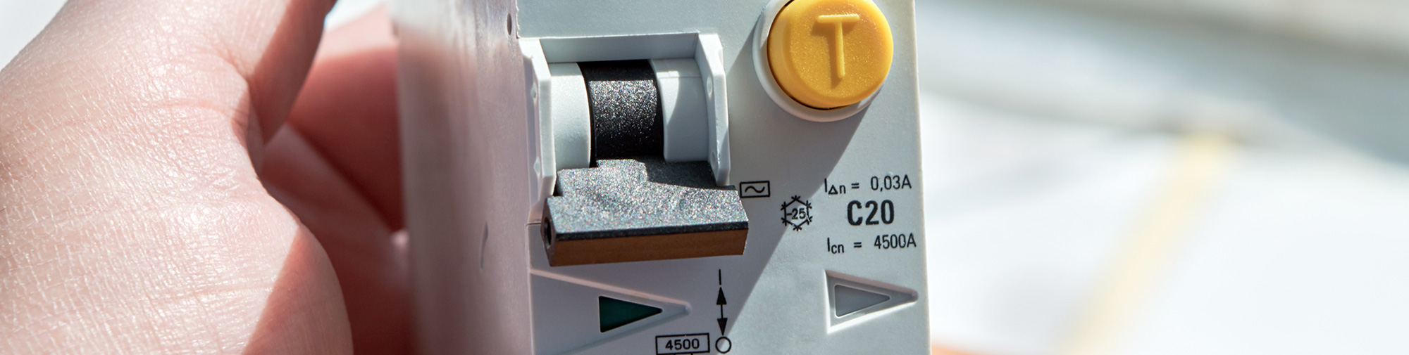 découvrez le disjoncteur différentiel sauteur, un dispositif essentiel pour la sécurité électrique de votre habitation. protège vos installations contre les surcharges et les courts-circuits tout en garantissant une réponse rapide en cas de fuite de courant. assurez la protection de votre famille et de vos appareils électriques avec ce matériel fiable et performant.