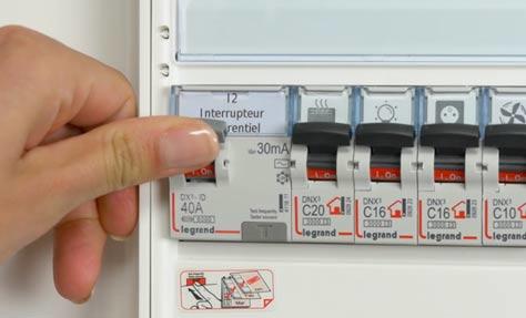découvrez les causes et solutions aux disjoncteurs qui sautent fréquemment. apprenez à identifier les problèmes électriques, à prévenir les pannes et à assurer la sécurité de votre installation.