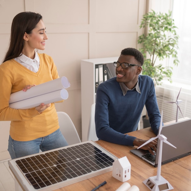 découvrez les meilleures opportunités d'emplois dans le secteur de l'énergie solaire. rejoignez la transition énergétique et participez à la croissance d'une industrie durable et innovante.