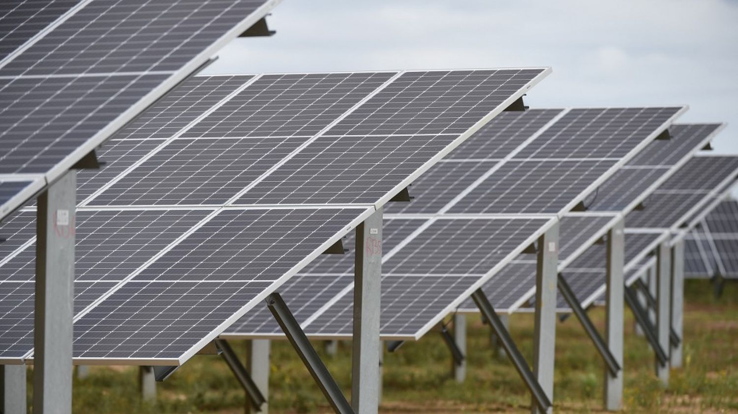 découvrez les avantages de l'énergie solaire : une source d'énergie renouvelable, économique et respectueuse de l'environnement pour un avenir durable.