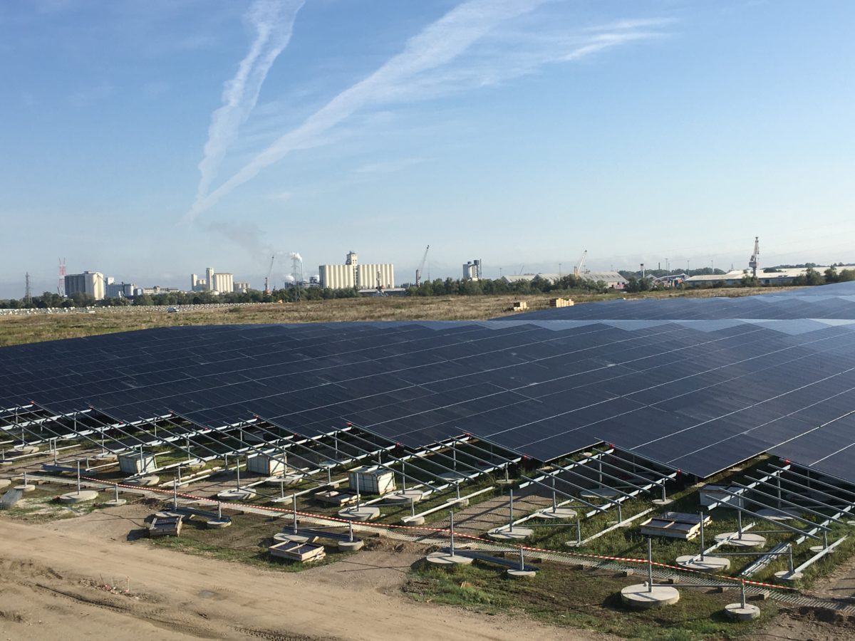 découvrez comment l'énergie solaire urbaine transforme nos villes en espaces durables et innovants. explorez les avantages, les technologies et les initiatives qui font de l'énergie solaire une solution incontournable pour un avenir respectueux de l'environnement.