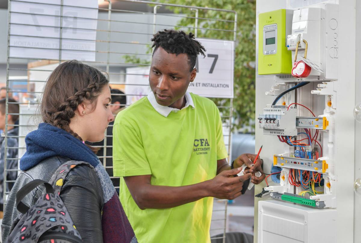 découvrez notre forum dédié à l'électricité, un espace d'échange et d'entraide pour les passionnés, professionnels et amateurs. posez vos questions, partagez vos conseils et apprenez des expériences des autres sur tout ce qui concerne l'installation, la maintenance et les innovations électriques.