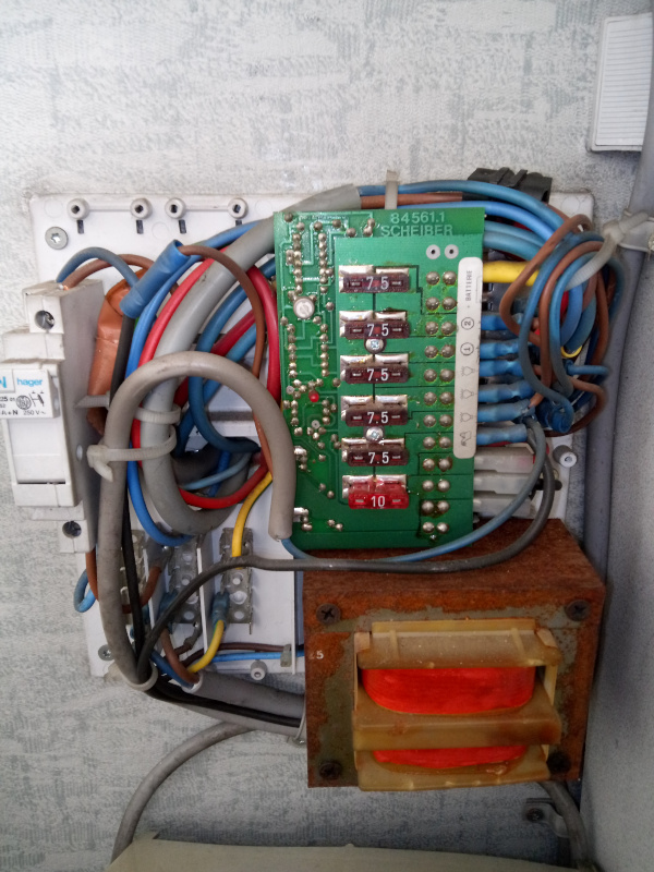 participez à notre forum électricité pour échanger des conseils, poser vos questions et partager vos expériences sur tous les aspects de l'électricité. que vous soyez professionnel ou amateur, trouvez des réponses et apprenez des autres passionnés d'électricité.