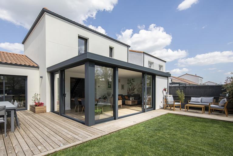 découvrez notre forum dédié aux vérandas : échangez des idées, posez vos questions et profitez des conseils d'experts pour réaliser votre projet d'aménagement.