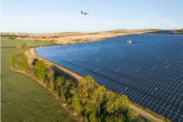 découvrez nos forums dédiés au photovoltaïque, où passionnés et experts échangent sur l'énergie solaire, partagent des conseils, des astuces et les dernières innovations du secteur. rejoignez la conversation et améliorez vos connaissances sur l'installation et le fonctionnement des panneaux solaires.