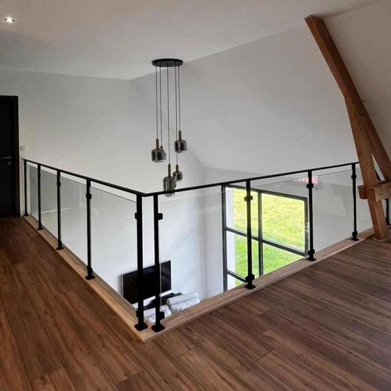découvrez notre sélection de garde-corps intérieurs alliant sécurité et design. idéals pour escaliers et mezzanines, nos garde-corps s'adaptent à tous les styles d'intérieur tout en garantissant une protection optimale.