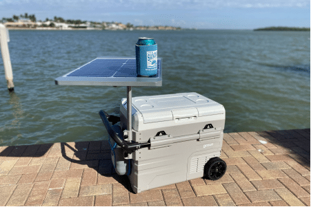 découvrez la glacière solaire, l'outil idéal pour des pique-niques écoresponsables ! gardez vos aliments et boissons au frais tout en utilisant une énergie renouvelable. pratique et respectueuse de l'environnement, elle est parfaite pour vos aventures en plein air.