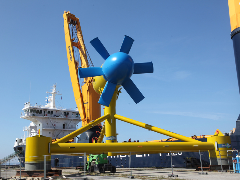 découvrez l'hydrolienne, une technologie innovante de production d'énergie verte qui utilise la force des courants marins. apprenez comment cette solution durable contribue à la transition énergétique et protège notre planète.