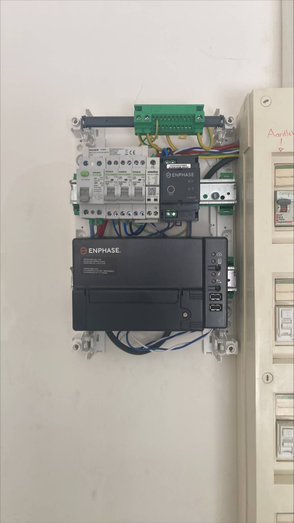 découvrez nos installateurs certifiés enphase, spécialisés dans la mise en place de solutions solaires innovantes et efficaces. profitez d'une installation professionnelle pour optimiser votre production d'énergie renouvelable et réduire vos factures d'électricité. contactez-nous pour un devis personnalisé !