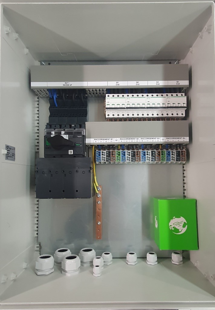 découvrez notre service professionnel d'installation de coffrets pour systèmes photovoltaïques (ac pv). optimisez la gestion de votre énergie solaire avec nos solutions adaptées, alliant sécurité et performance. contactez-nous pour un devis personnalisé.