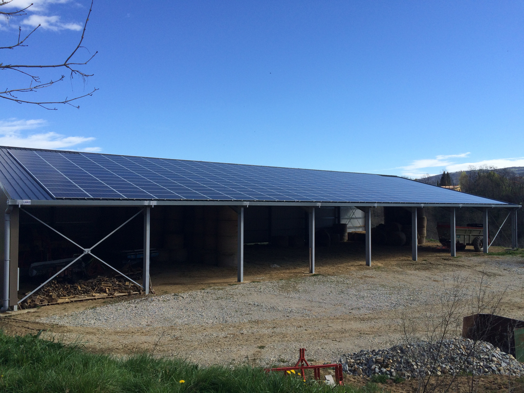 découvrez comment devenir un investisseur photovoltaïque agricole et tirez parti des énergies renouvelables pour maximiser vos rendements tout en contribuant à une agriculture durable. explorez les opportunités d'investissement dans le secteur solaire et transformez vos terres en sources de revenus écologiques.