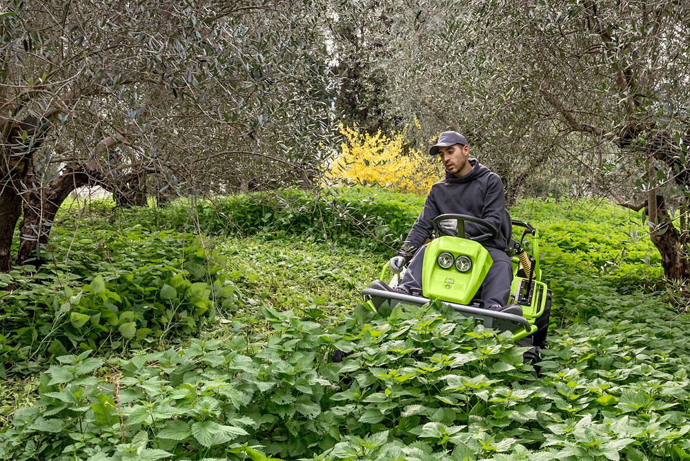 découvrez les options de location de tondeuses chez kiloutou. profitez d'un large choix de tondeuses adaptées à vos besoins, que ce soit pour un jardin particulier ou un espace professionnel. louez facilement en ligne et bénéficiez de matériel entretenu et performant pour un résultat impeccable !