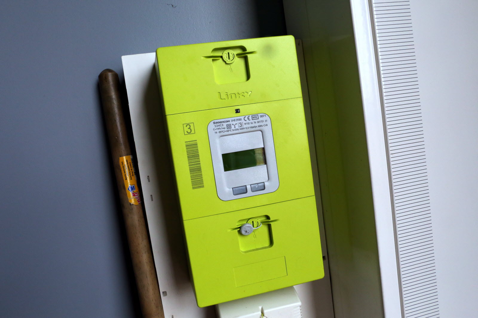 découvrez linky, le compteur intelligent qui révolutionne votre consommation d'électricité. suivez votre usage en temps réel, optimisez vos dépenses et participez à la transition énergétique avec cet appareil moderne et connecté.