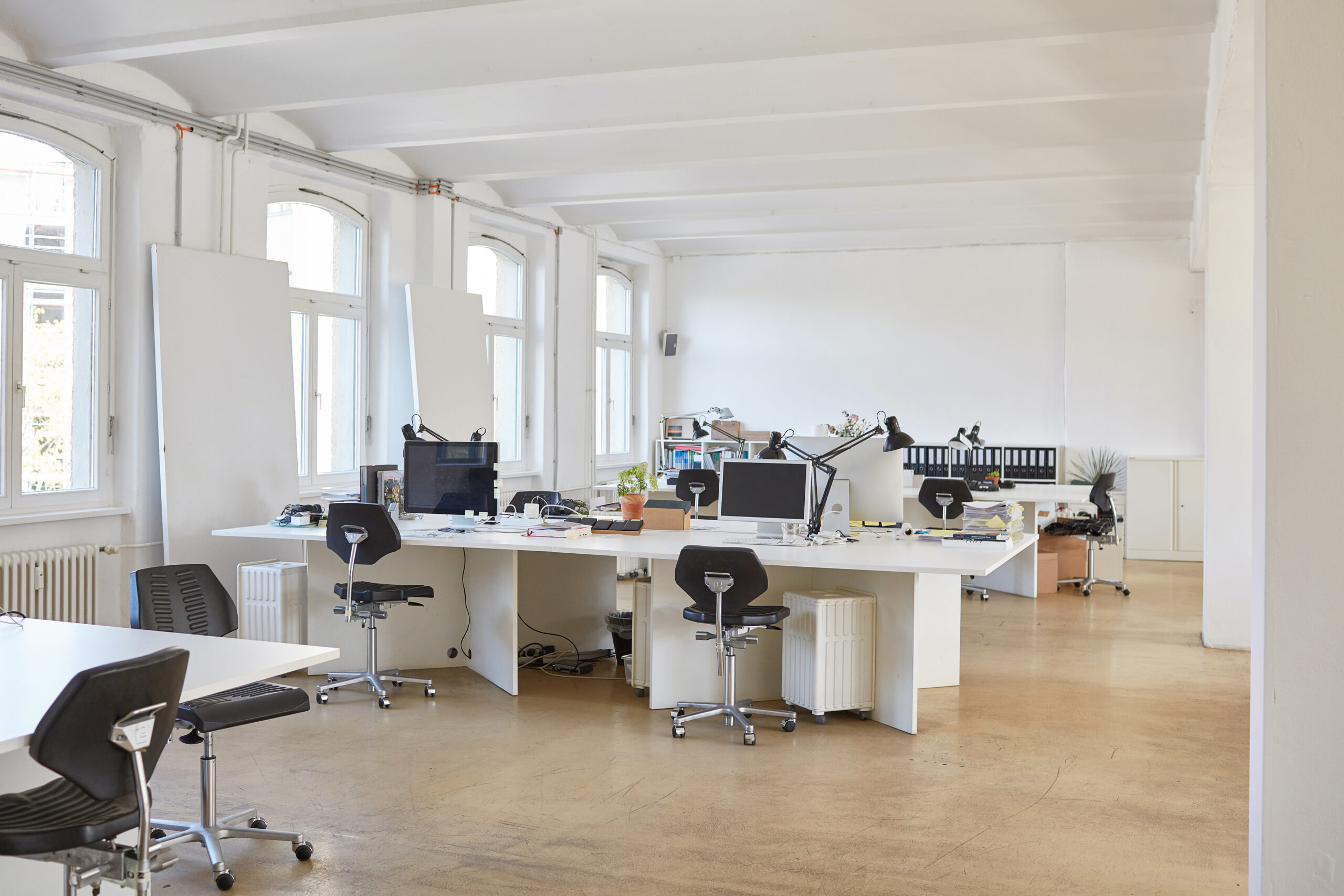 découvrez nos locaux modernes et fonctionnels, idéaux pour accueillir vos projets et activités. profitez d'un espace bien aménagé, lumineux et adapté à vos besoins professionnels. contactez-nous pour plus d'informations!