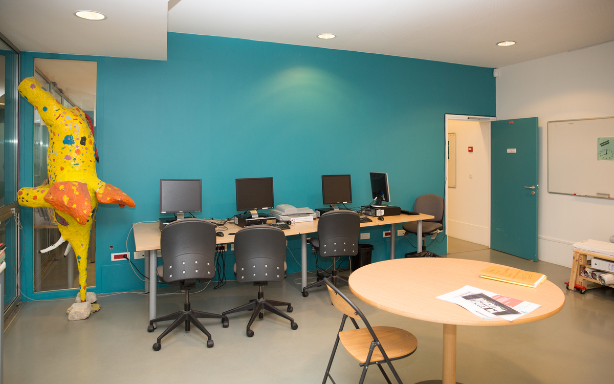 découvrez nos locaux modernes et adaptés à vos besoins, idéalement situés pour favoriser la productivité et le bien-être de vos équipes. explorez des espaces flexibles, lumineux et fonctionnels, parfaitement conçus pour accueillir vos projets.