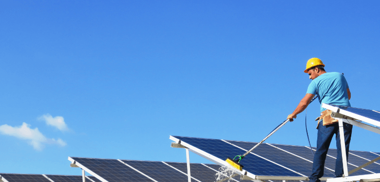 découvrez l'importance de la maintenance des panneaux solaires pour garantir leur performance et leur longévité. apprenez les meilleures pratiques pour entretenir vos installations solaires et maximiser votre production d'énergie renouvelable.