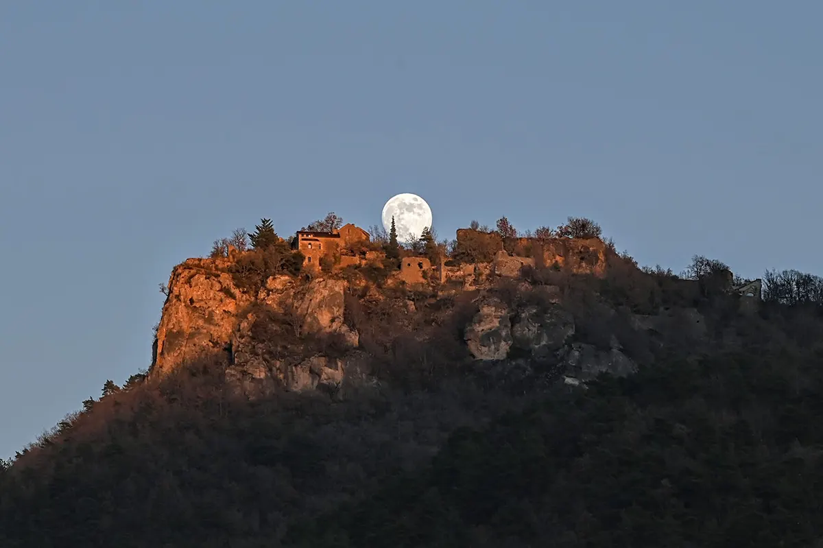 découvrez la météo actuelle et les prévisions à caylus. restez informé des conditions climatiques, températures et alertes pour profiter au mieux de vos activités en plein air.