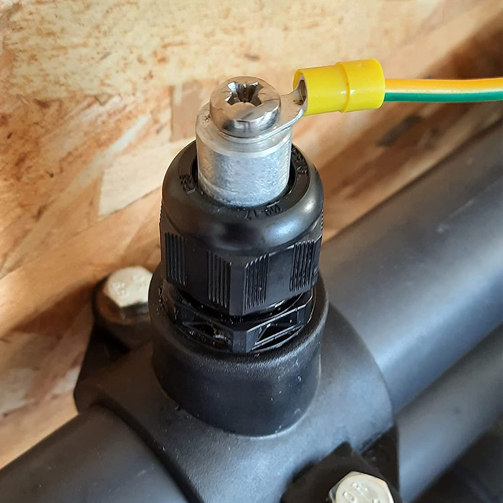 découvrez l'importance cruciale de la mise à la terre pour votre piscine. garantissez la sécurité de votre installation et prévenez les risques d'électrocution grâce à des conseils pratiques et des solutions adaptées. protégez votre famille et profitez pleinement de votre oasis de détente.