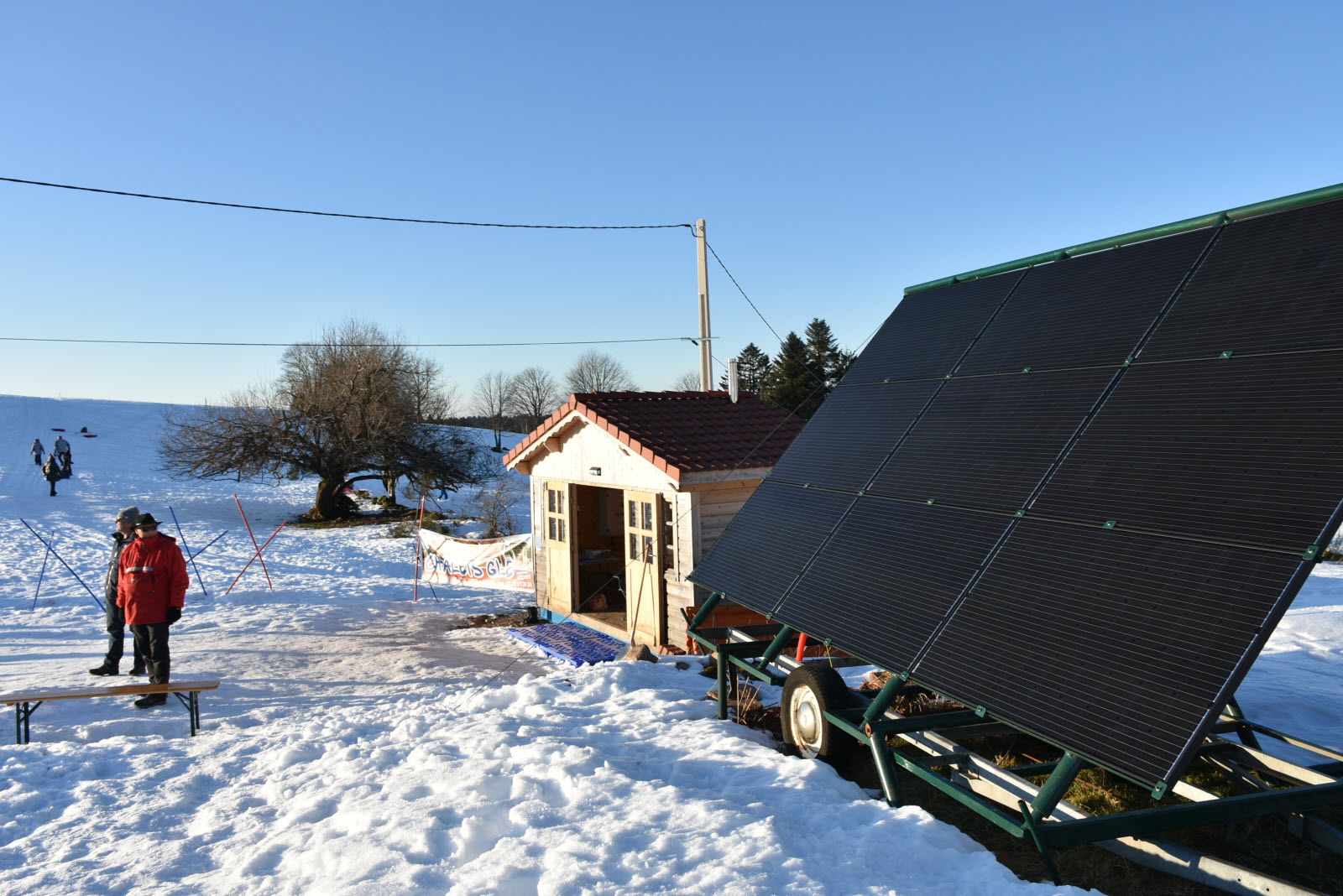 découvrez comment la neige affecte les performances des panneaux solaires et les meilleures pratiques pour optimiser leur efficacité en hiver. apprenez à entretenir vos panneaux pour garantir une production d'énergie optimale même sous la neige.