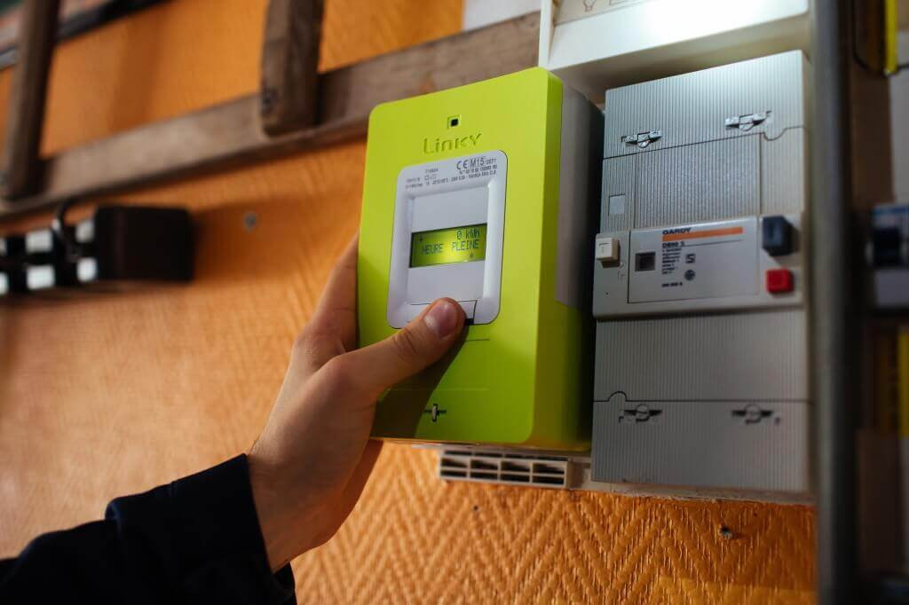 découvrez comment ouvrir le capot de votre compteur linky en toute simplicité avec notre guide étape par étape. obtenez des conseils pratiques et des astuces pour accéder facilement aux réglages de votre compteur électrique.