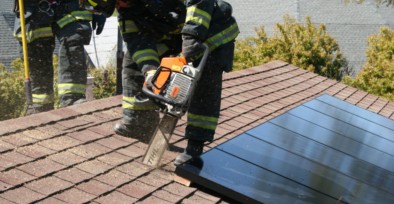 découvrez les avantages du panneau photovoltaïque spécialement conçu pour les pompiers, garantissant sécurité et performance dans la production d'énergie solaire. idéal pour une intégration efficace sur les véhicules d'urgence et les casernes.