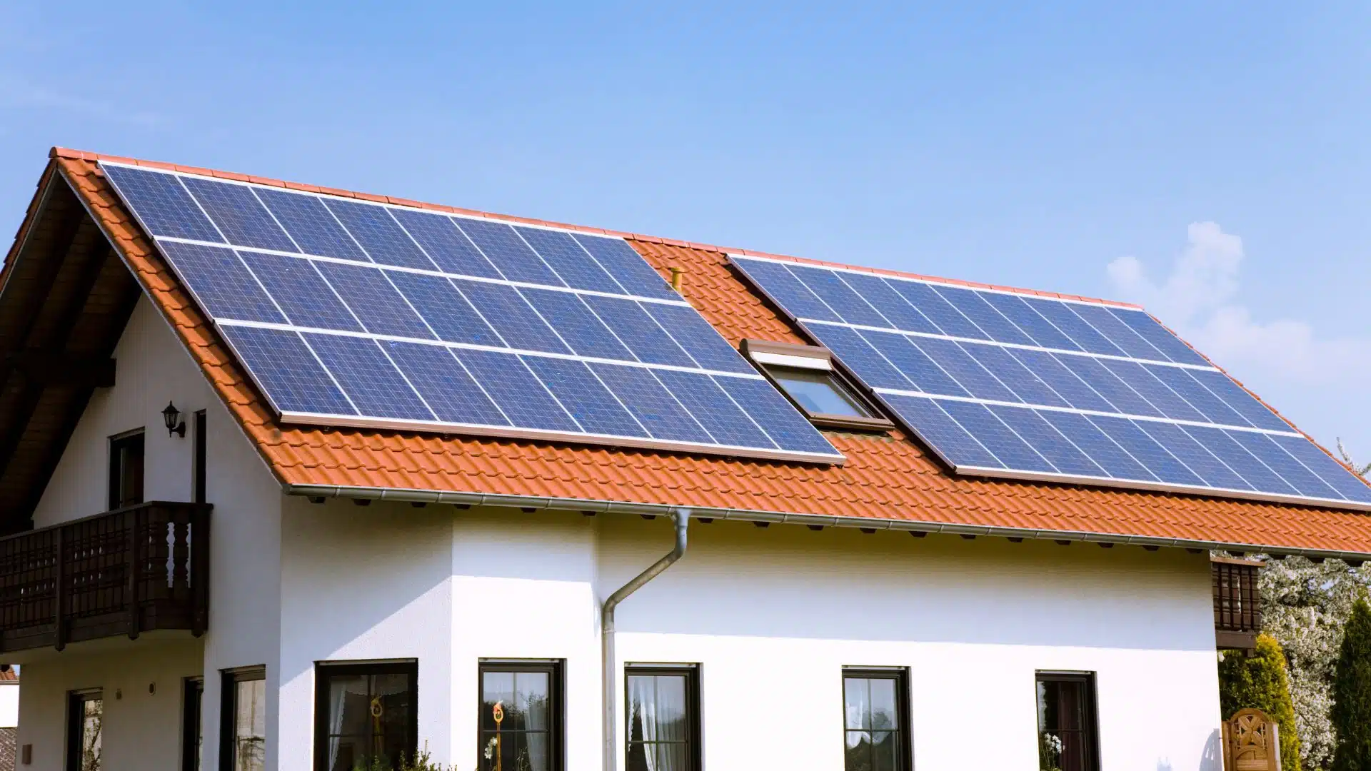 découvrez les avantages des panneaux solaires pour un habitat éco-responsable. économisez sur vos factures d'électricité tout en contribuant à la protection de l'environnement grâce à une énergie renouvelable et durable.